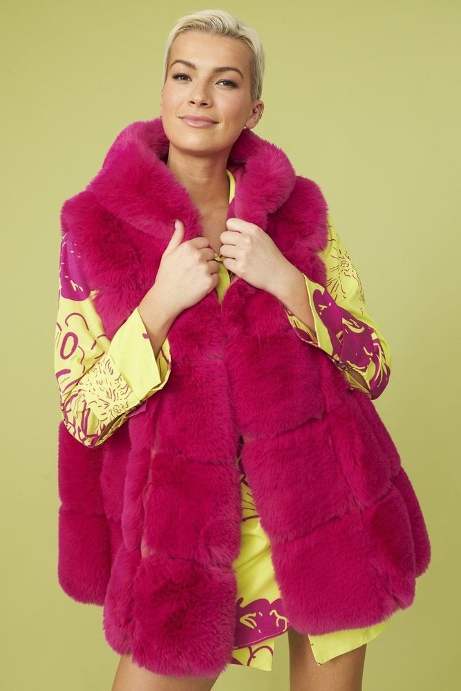Jayley Faux Fur Women's Long Gilet Available in 10 Colours - style-heaven
