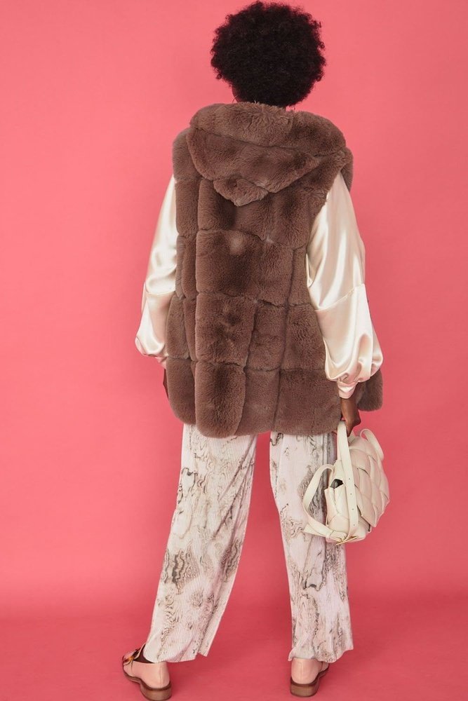 Jayley Faux Fur Women's Long Gilet Available in 10 Colours - style-heaven